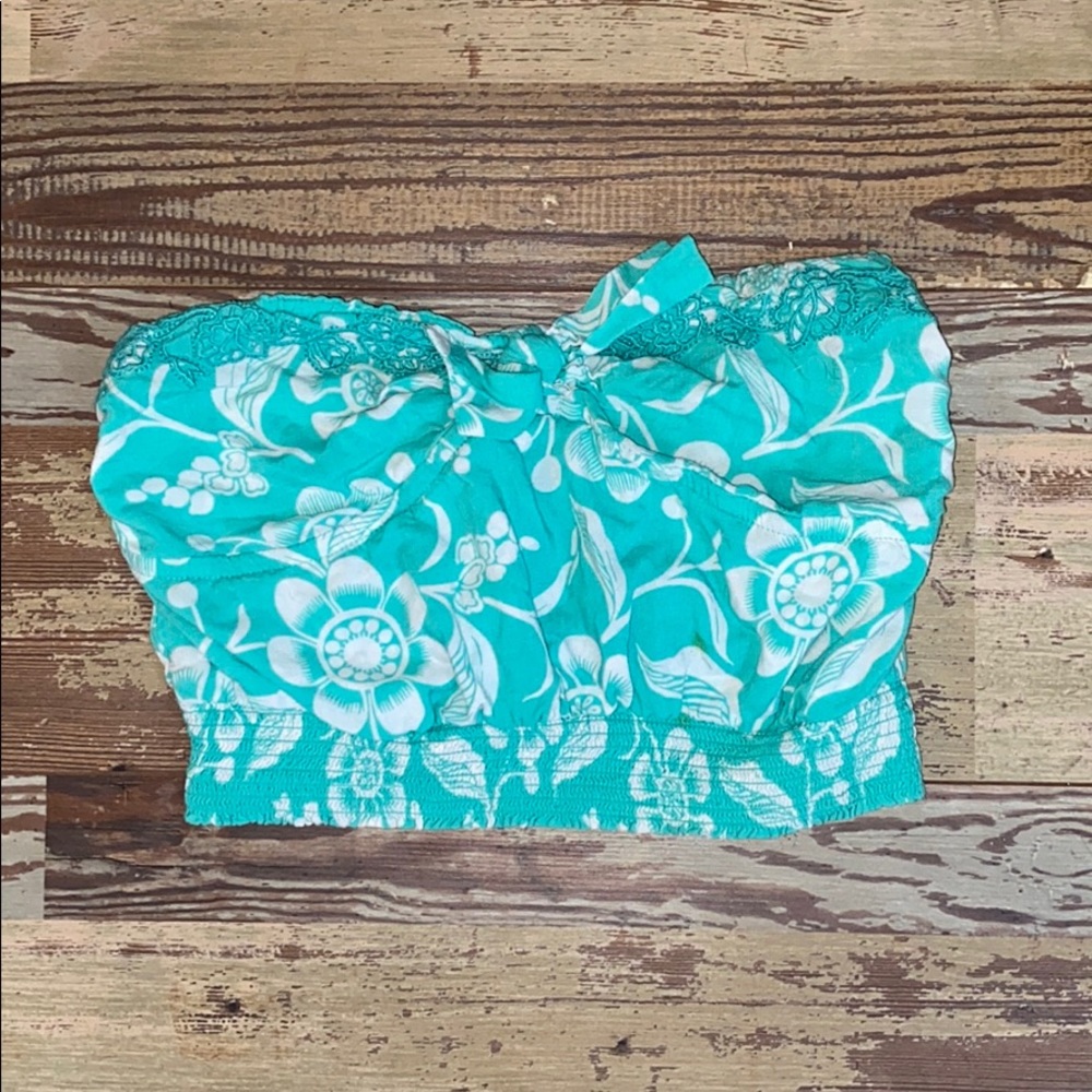 Adorable hollister crop top